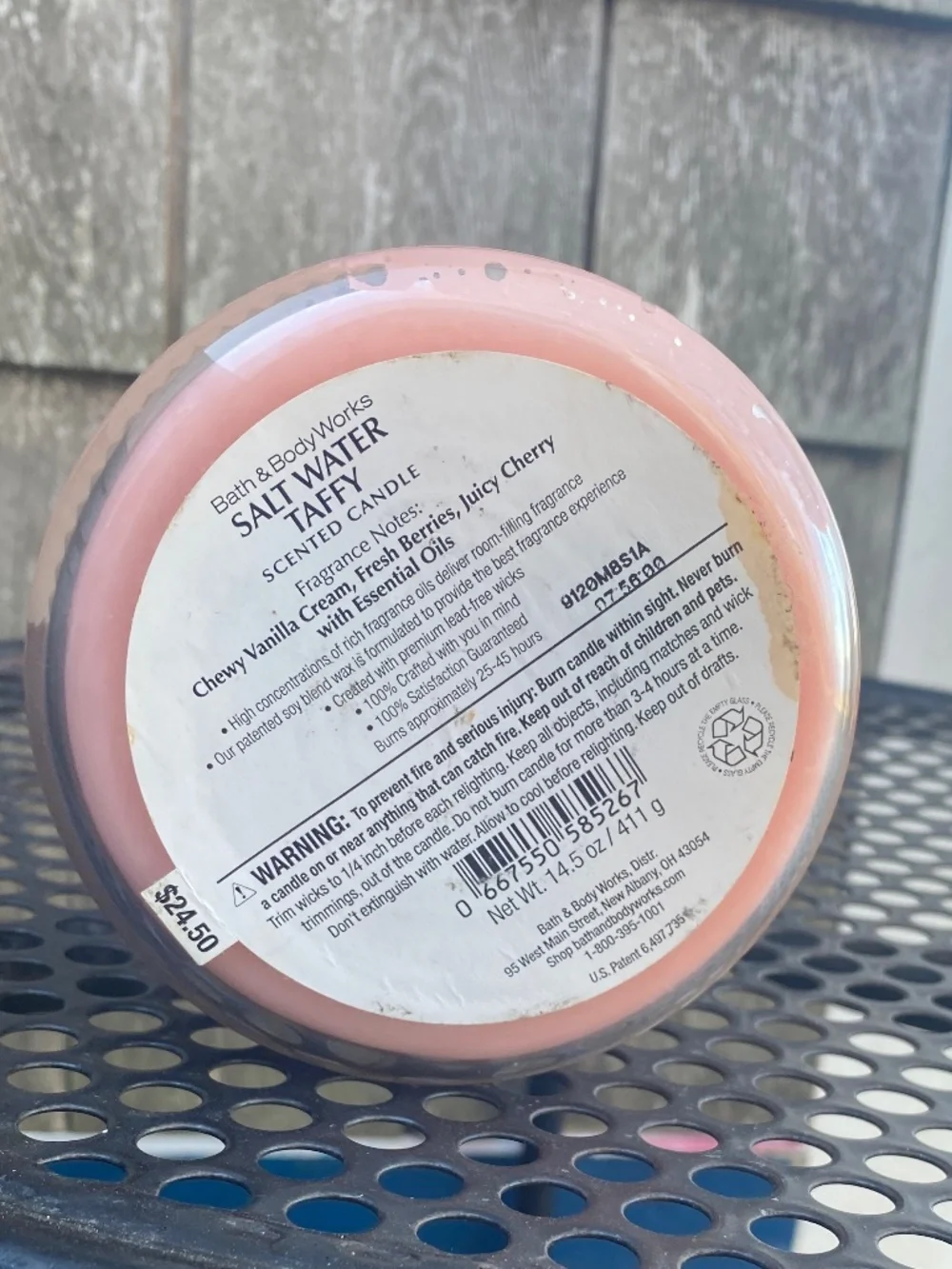 Bath & Body Works 14.5 Oz Salt Water Taffy 3-Wick Candle NEW - Picture 3 of 3